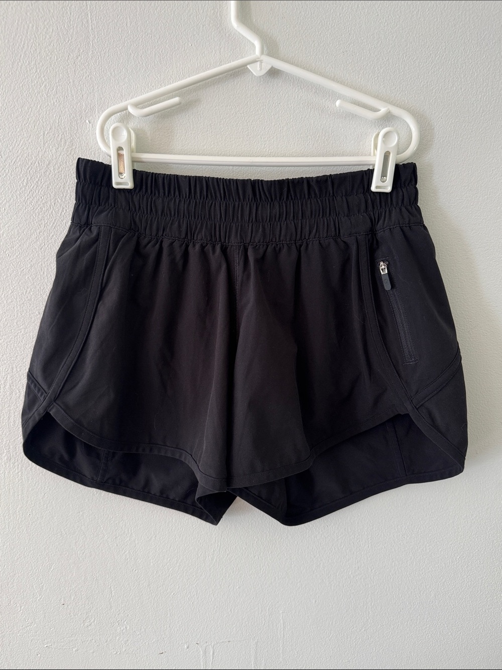 lululemon athletica Black Women's Running Shorts with Zip Pocket Sz 6